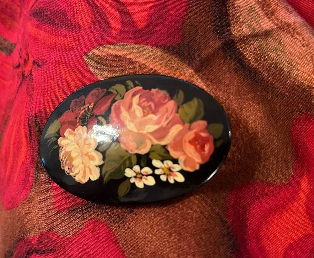 VTG Lacquer Hand Painted Floral Folk Art Russian Oval Wood Brooch Pin C-clasp